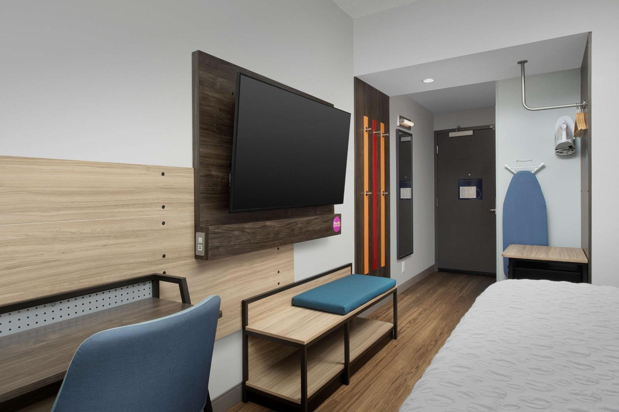 Tru By Hilton Charlotte Airport Lake Pointe Екстериор снимка